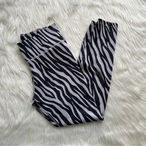Nike One 7/8 Women’s Tight/Leggings Zebra Print Dri-Fit  Size M - Picture 3 of 9